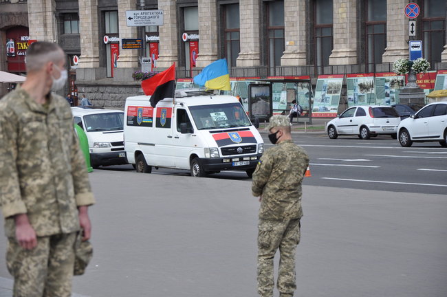 С погибшим Героем Украины Тарасом Матвиивым простились на Майдане Незалежности в Киеве 65