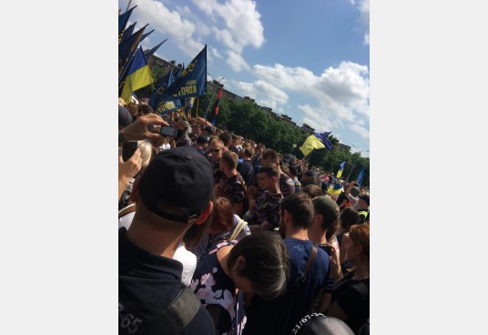 Protesters tear down Zhukov bust in Ukraine 04