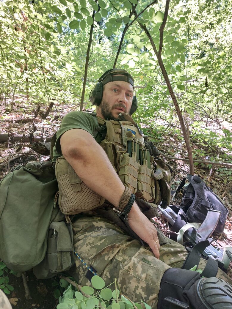 Кіборг Сергій Кирик: У Роздольному росіяни штурмували танками, сучасними БМП-3. Хлопці не боялися, з РПГ вилазили з окопів, робили по 8-9 пострілів - і вони зупинялись 08