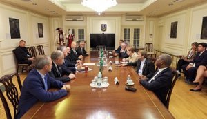 Зеленский: РФ нанесла удар по Киеву во время встречи с конгрессменами