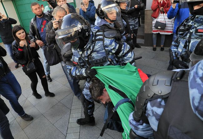 На акції в Москві затримали понад десять неповнолітніх 13