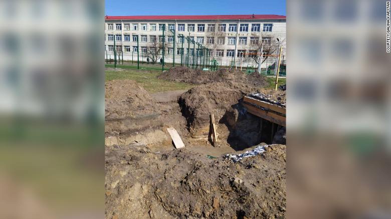 В Катюжанской школе оккупанты украли все, что можно, и оставили детям лицемерное послание, - CNN 04