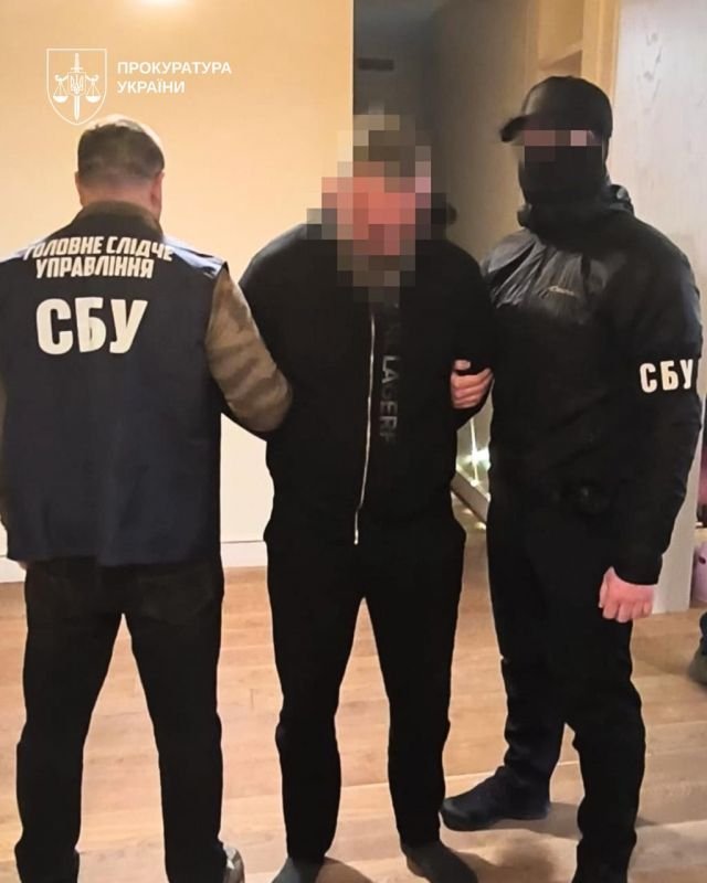 Полковники поліції створили озброєну банду та вибивали гроші