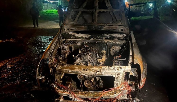 Іноземець на замовлення РФ підпалював авто в Києві, маскуючи їх під військові. ФОТО