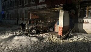Неизвестный на автомобиле протаранил ворота военкомата во Владимирской области РФ. ВИДЕО+ФОТО