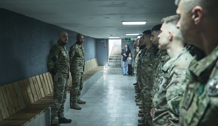 Командир 13-й бригады "Хартія" Китоне наградил бойцов подразделения "Робокопи". ФОТОрепортаж