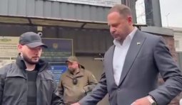Хто забирав Єрмака із СІЗО? Журналісти встановили особи охоронців