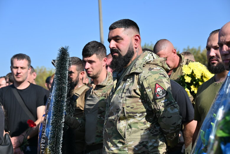 Із загиблим воїном штурмової роти 59-ї бригади Володимиром Іщенком попрощалися у Києві 27