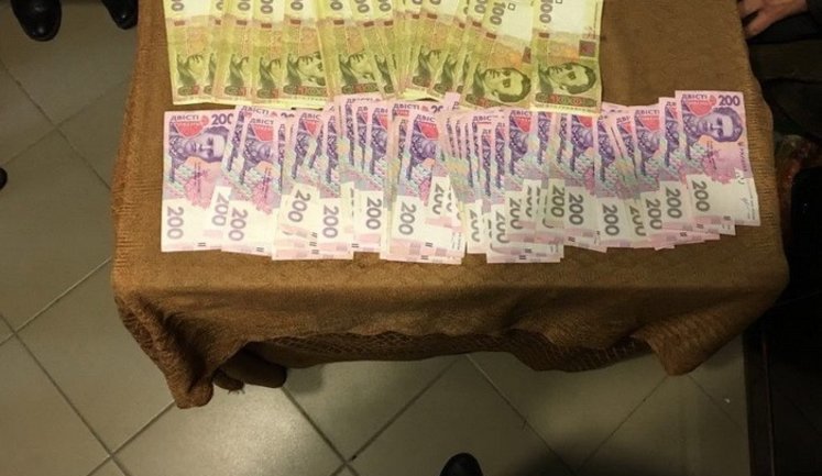СБУ задержала 3 руководителей службы ритуальных услуг Запорожья при получении 19 тыс. гривен взятки. ФОТО