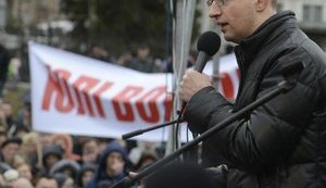 Милиция допросила Яценюка