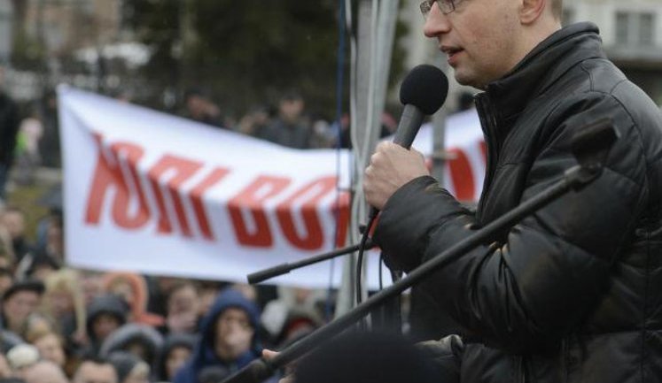 Милиция допросила Яценюка