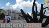 На Михайлівській площі в Києві в міжнародний день підтримки жертв катувань встановили символічну скульптуру. ВІДЕО+ФОТОрепортаж
