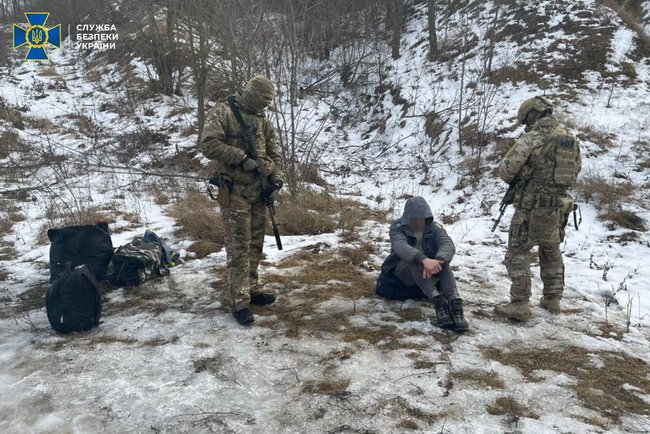 Деятельность группировок, занимавшихся переправкой нелегалов через границу, пресечена в трех областях Украины, - СБУ 04