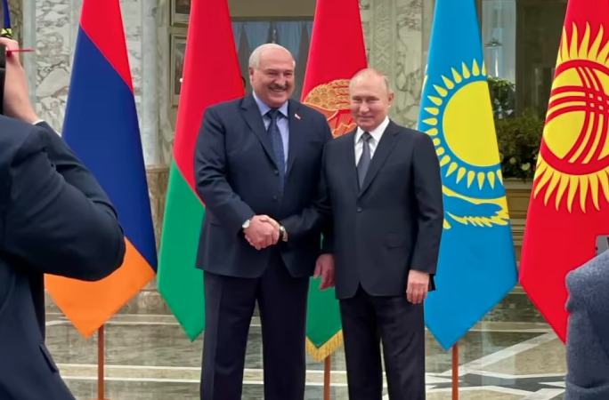 Putin flew to Minsk for the CSTO summit and met with Lukashenko 03