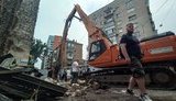 В центре Киева сносят здание "Квіти України": местные жители заблокировали работу техники. ВИДЕО+ФОТОрепортаж