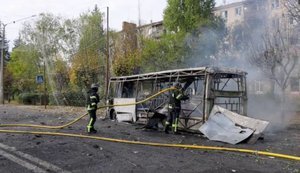 Удар РФ по автобусам в Краматорске: часть погибших до сих пор не удалось опознать из-за тяжести травм. ВИДЕО