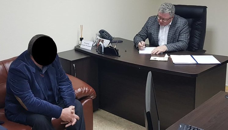 Председателю райсовета в Запорожской области подозрение во взяточничестве вручил лично прокурор области. ФОТО