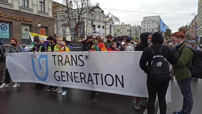 Учасники ЛГБТ-маршу збираються в центрі Києва 14