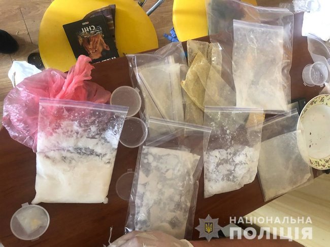 28-річного наркодилера затримано в Кривому Розі: вилучені наркотичні та психотропні речовини на 2,5 млн грн, - Нацполіція 01