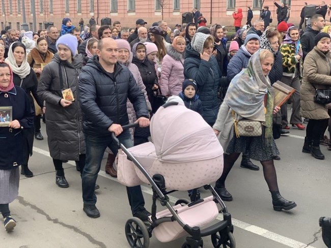 Традиционная реакция церкви, актуальная в условиях распространения коронавируса, - крестный ход прошел в Виннице 12