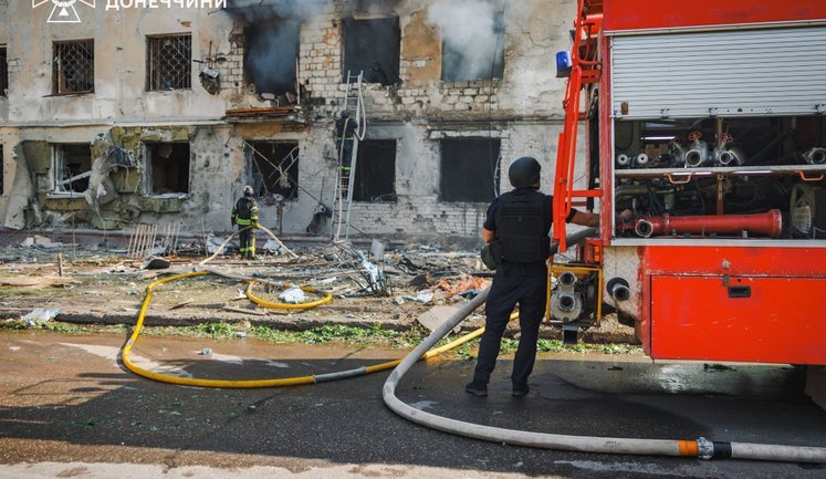 Occupiers launch massive attack on Kramatorsk: 6 injured, houses damaged. PHOTOS