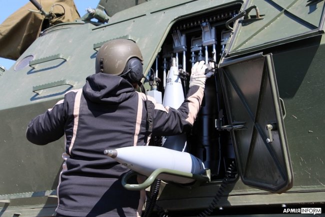 На Рівненському полігоні відбувається тестування чеської 152-мм самохідної гаубиці DANA-M2 03