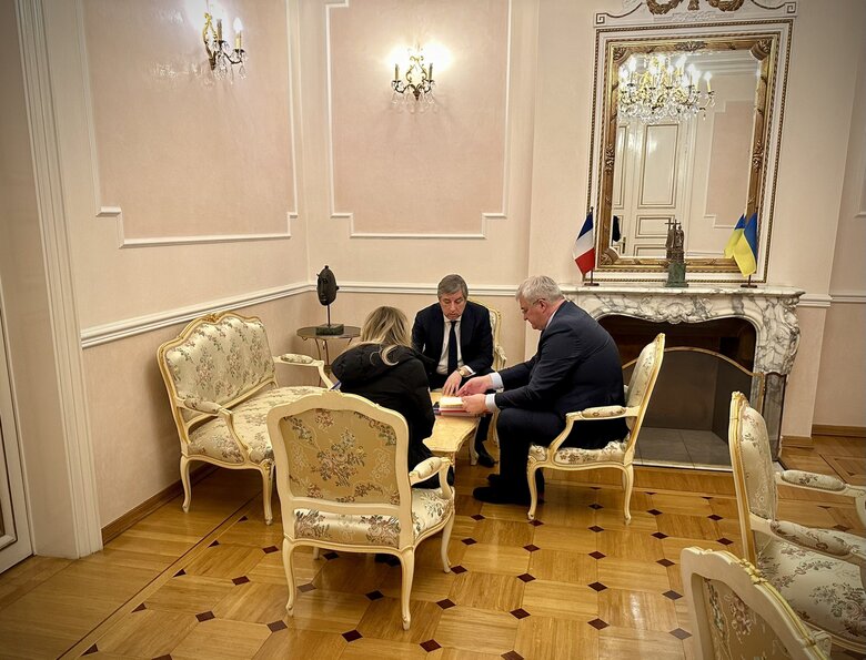 Сибіга в Парижі