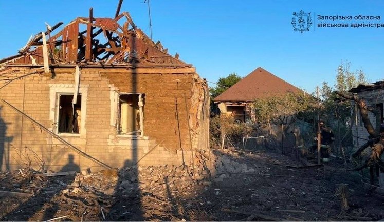 На юге Украины в результате российских атак погибли как минимум 10 человек, в том числе трое детей