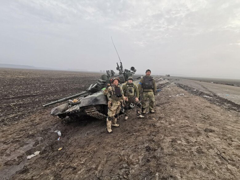 Денис Попов: Бої на Київщині запам’яталися великою кількістю решток тіл окупантів, розкиданих навколо, та безліччю спаленої, знищеної та покинутої техніки загарбників 04