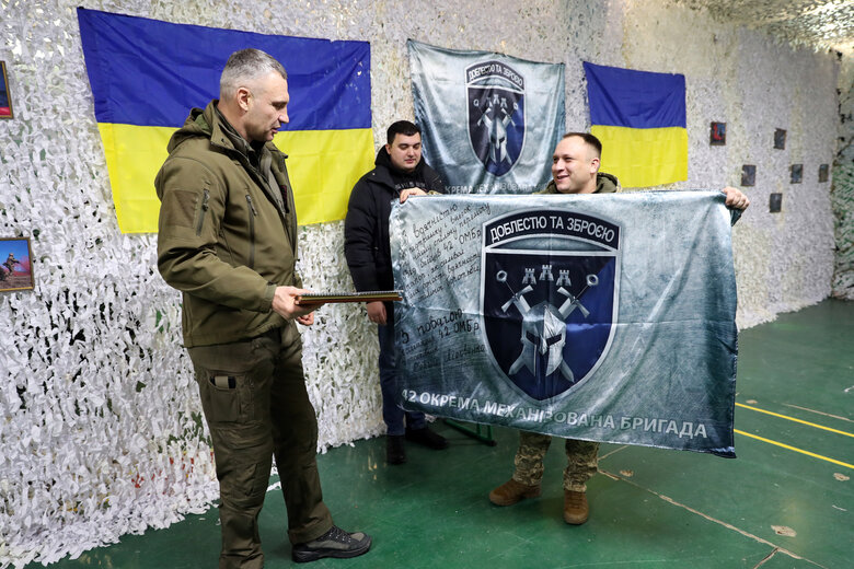 Кличко передав воїнам дрони