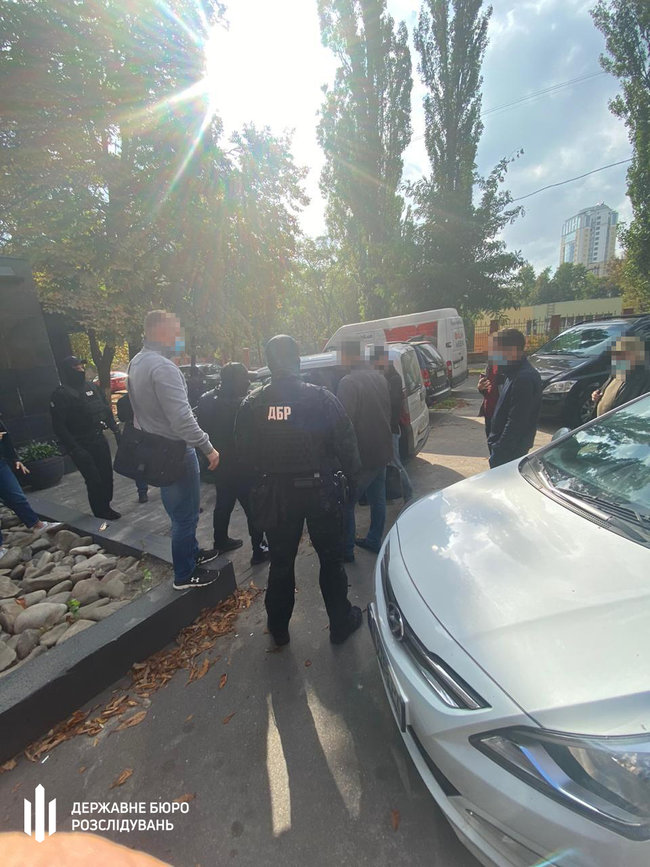 Адвокат и экс-прокурор Киева требовали $80 тысяч взятки за положительное проведение экспертизы при расследовании уголовного производства 03