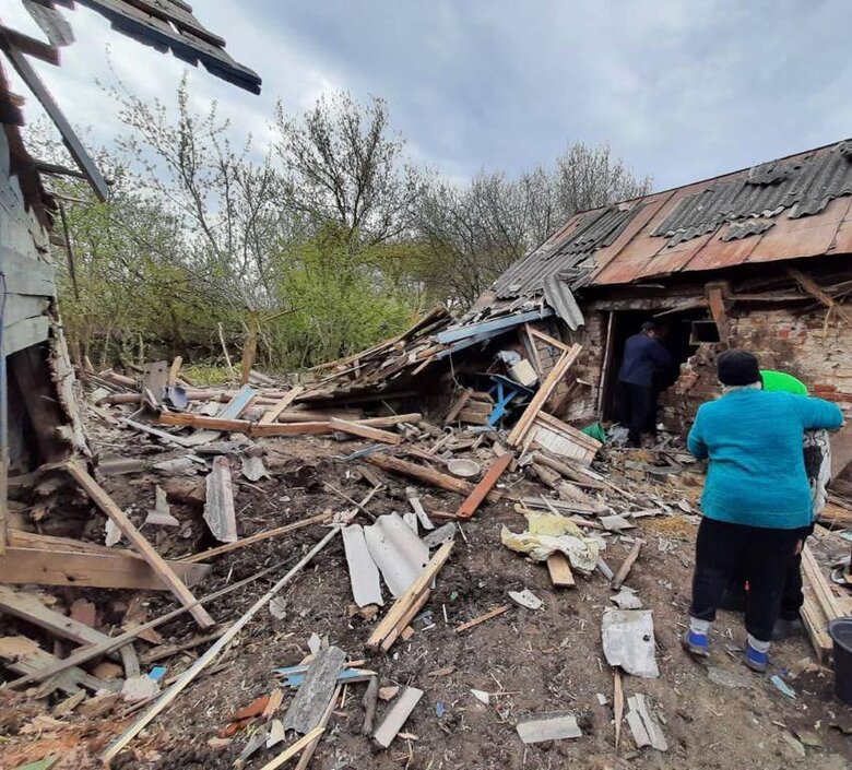 Наслідки ворожого обстрілу Сумщини: загинула жінка 01