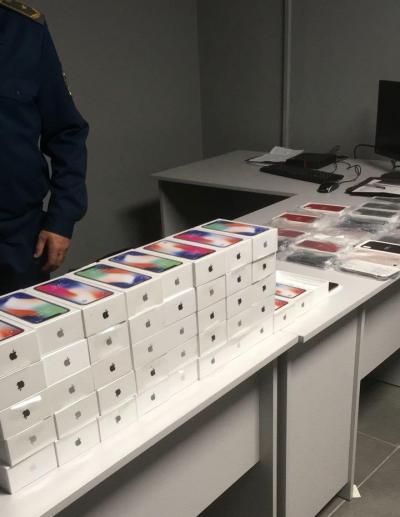 43 контрабандных iPhone X выявлены в аэропорту Одессы, - Госпогранслужба 01 43 контрабандных iPhone X выявлены в аэропорту Одессы, - Госпогранслужба 01
