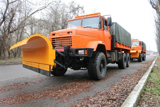 АвтоКрАЗ впервые за десять лет поставил спецтехнику Киевавтодору 01