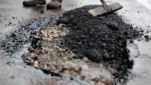 Закатать в асфальт: почему в Украине плохие дороги?