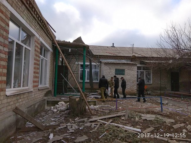 ГСЧС, полиция и военные ликвидируют последствия обстрела Новолуганского наемниками РФ, - Жебривский 09
