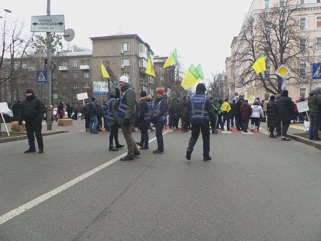 Вимагаємо референдум, - мітингувальники проти ринку землі перекрили кілька вулиць біля Верховної Ради 18