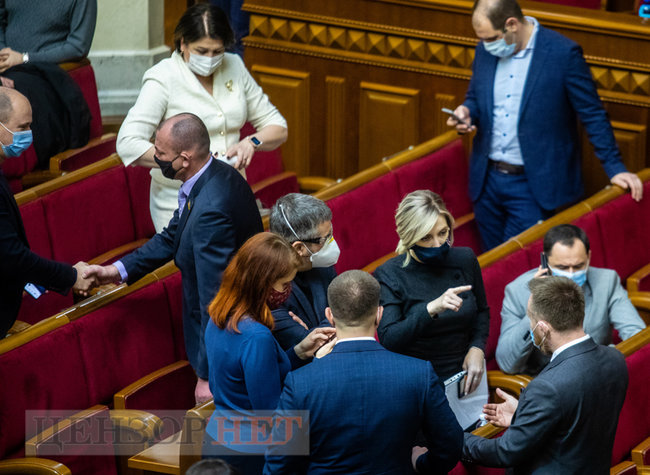 Розповідь Медведчука, обійми від Балоги, нарада у Верещук, дискусія Гетманцева і привітання Разумкова Халимону, - день роботи ВР 1 грудня 26