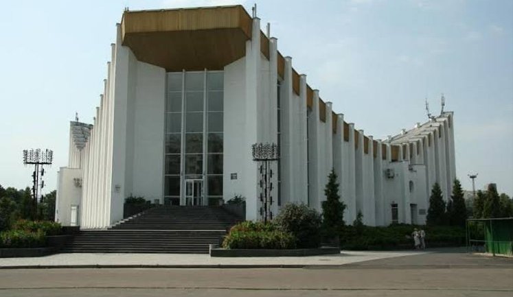 Київ планує за 280 мільйонів реставрувати Палац одружень. Столиця під обстрілами, але встановлять нові вітражі