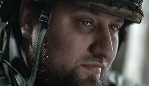 Неодноразовий учасник шоу "Зважені та щасливі", хокеїст, а тепер аеророзвідник Микола Ворошнов: "За вісім років путін підготував людей, які зламають йому хребет"