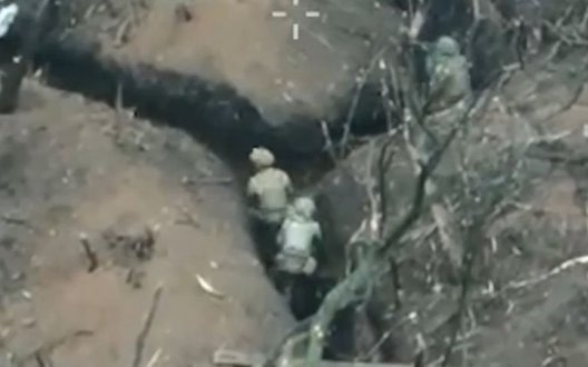 Троє бійців 82-ї ОДШБр зачистили окопи та чотири бліндажі окупантів і закріпилися на позиції. ВIДЕО