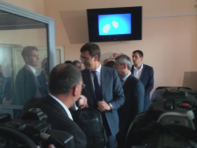 Суд відпустив главу Мінінфраструктури Омеляна на поруки 05