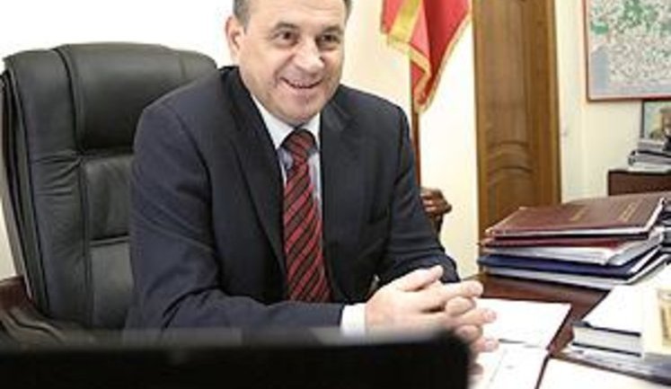 Житомирский губернатор - митингующему: "А за придурка могу дать в рыло". ВИДЕО