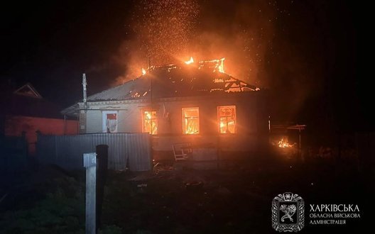 Окупанти вдарили дроном по житловому будинку в Богодухові: постраждали дві людини. ФОТО