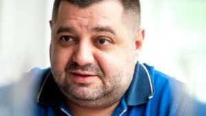 Якщо стаканчик кави на заправці розцінюється як гідний вчинок - це діагноз, - Грановський