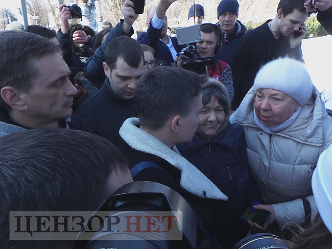 Савченко доставили в СБУ 02