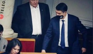 Разумков готов пасть в объятья “заклятого врага” Порошенко?