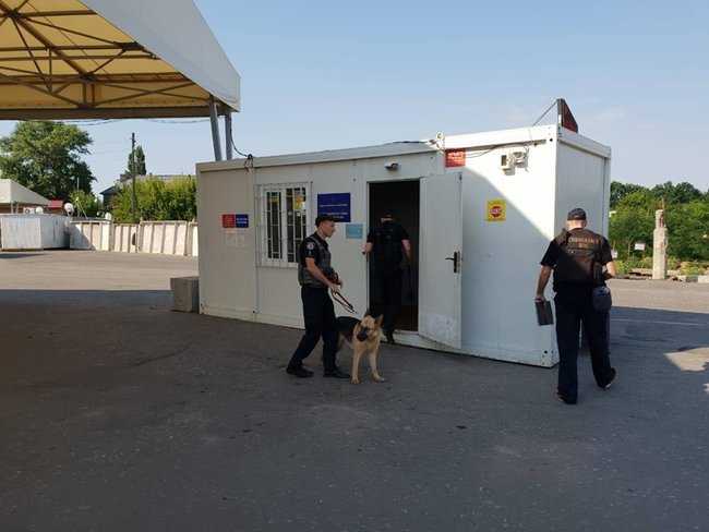 КПВВ Майорське закривали на 3 години через повідомлення про мінування 06