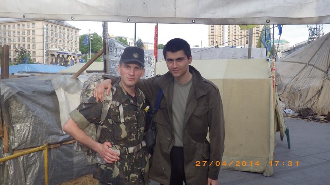 Мама Героя України Тараса Матвіїва: Останні обійми, останній синівський поцілунок... Ми були у масках і рукавицях. Так захотів Тарас, він хвилювався за нас. Останні дотики - через гумові рукавички і маски 04 Мама Героя України Тараса Матвіїва: Останні обійми, останній синівський поцілунок... Ми були у масках і рукавицях. Так захотів Тарас, він хвилювався за нас. Останні дотики - через гумові рукавички і маски 04