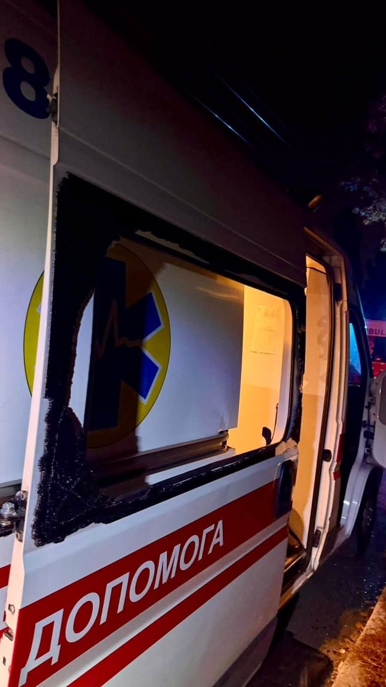 У Києві бригада швидкої потрапила під російський обстріл